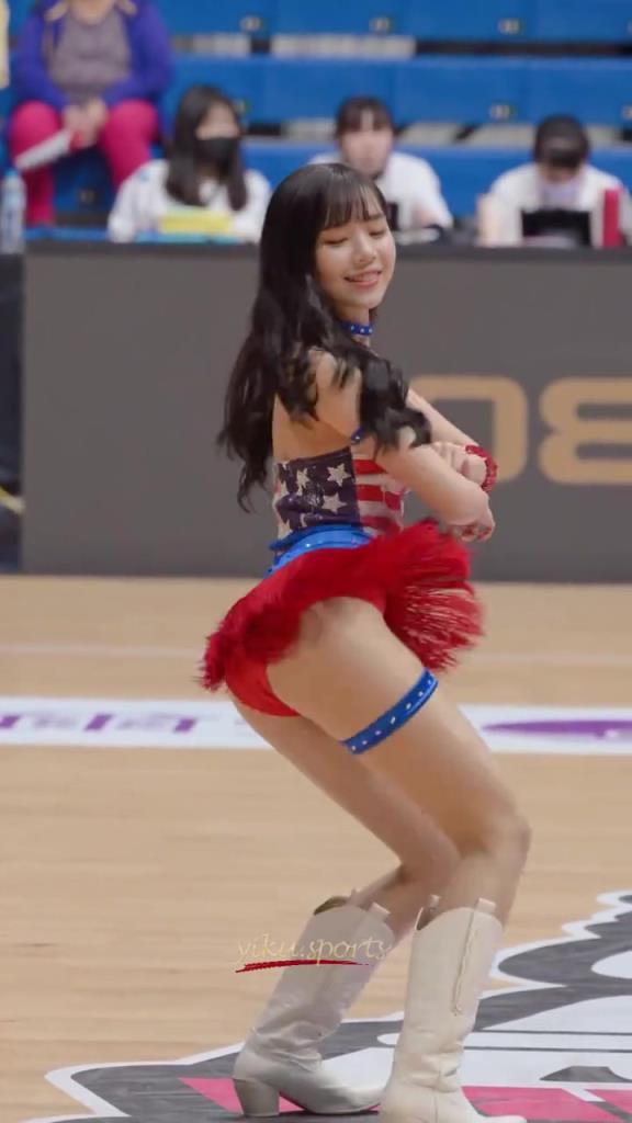 最好的啦啦隊(duì)小姐姐！自信，健康充滿活力！